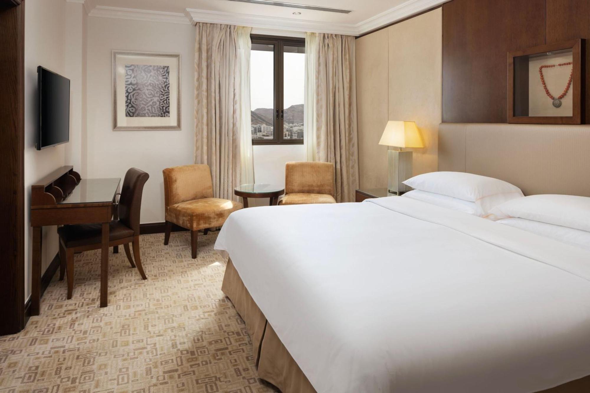 Sheraton Oman Hotel Maskat Exterior foto A room at the Hilton London Heathrow