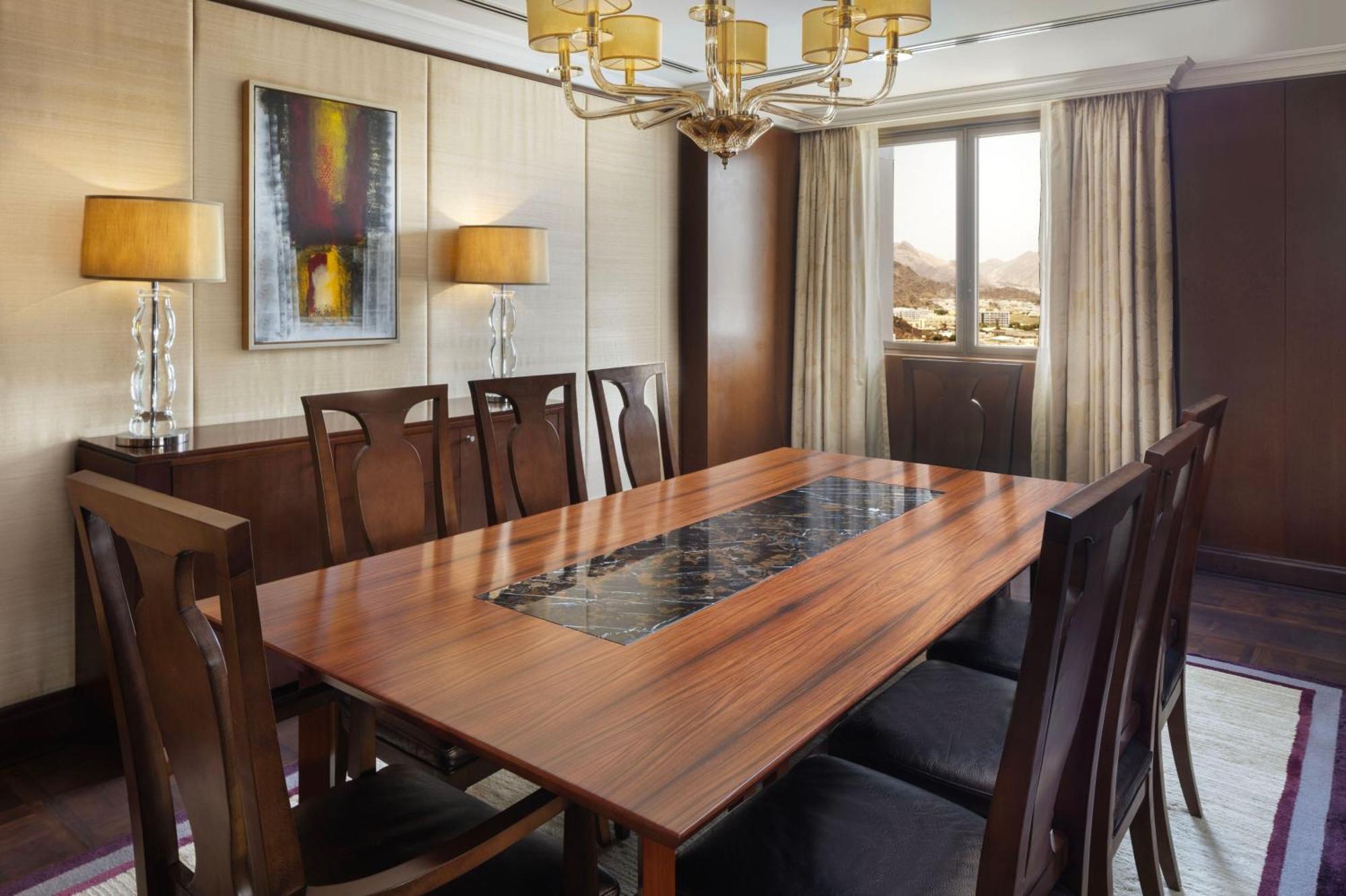 Sheraton Oman Hotel Maskat Exterior foto A dining room
