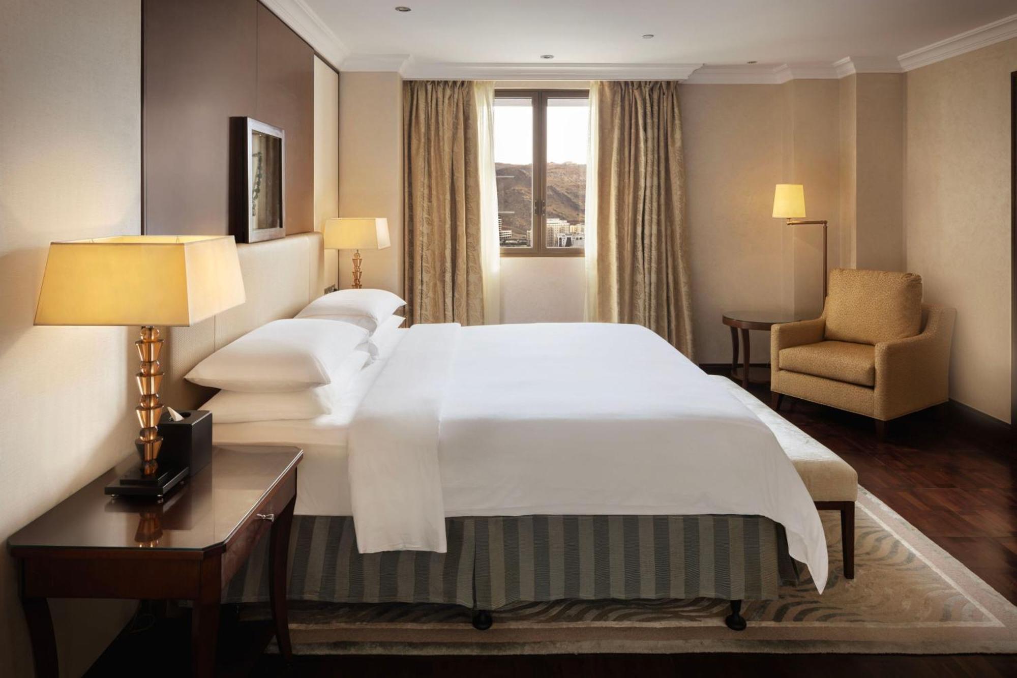 Sheraton Oman Hotel Maskat Exterior foto A bedroom at the hotel