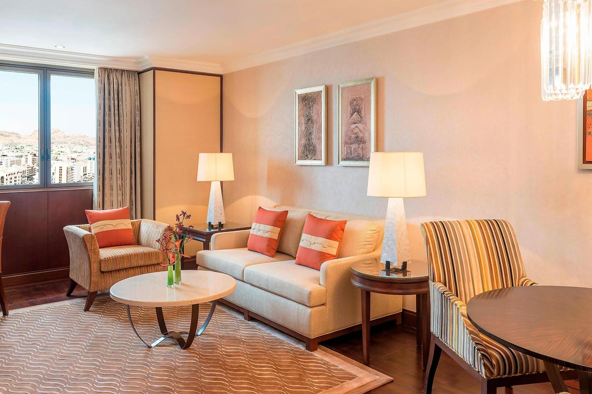 Sheraton Oman Hotel Maskat Exterior foto A living room at the Taj Mahal Palace