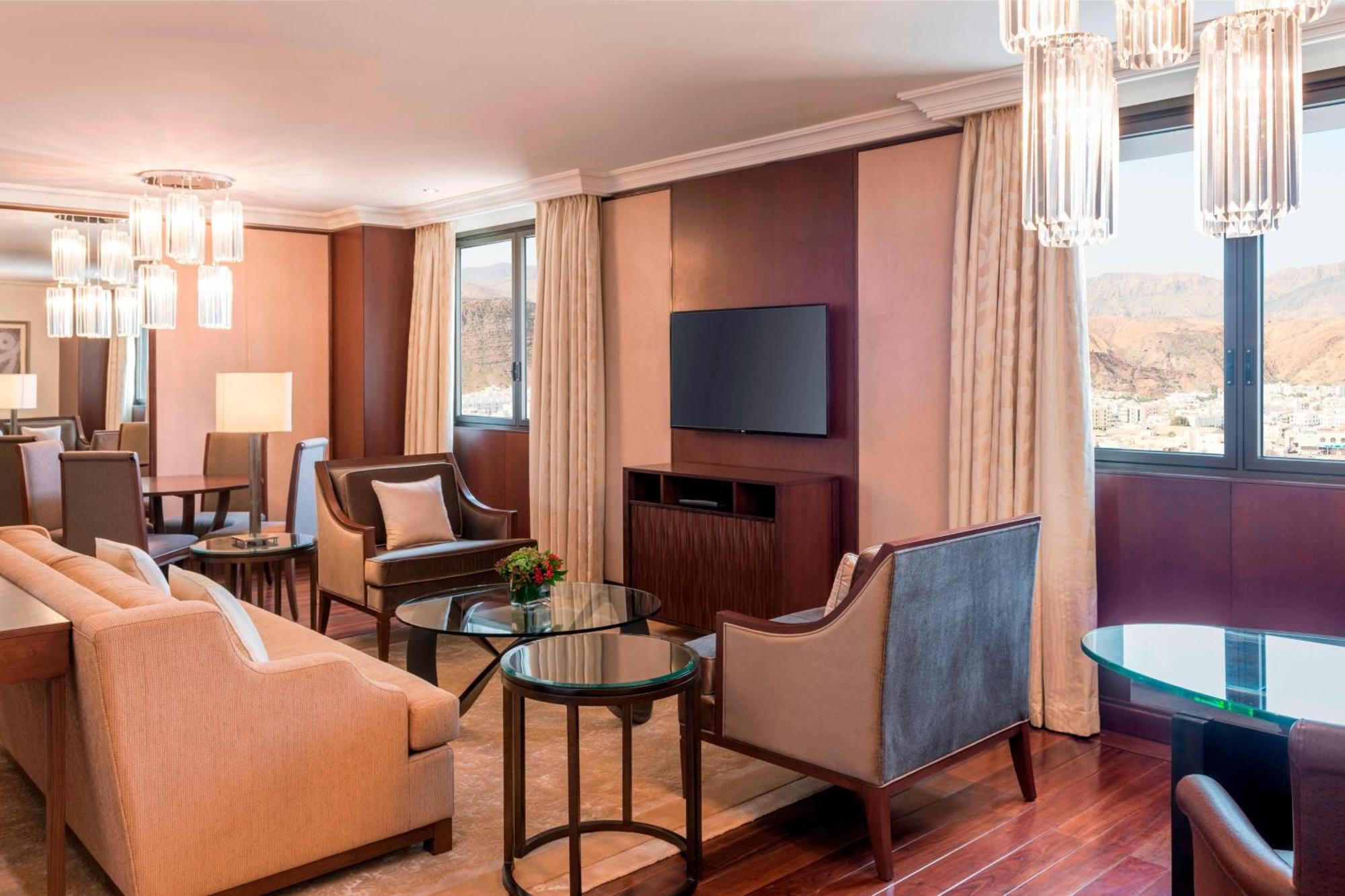 Sheraton Oman Hotel Maskat Exterior foto A suite at the hotel