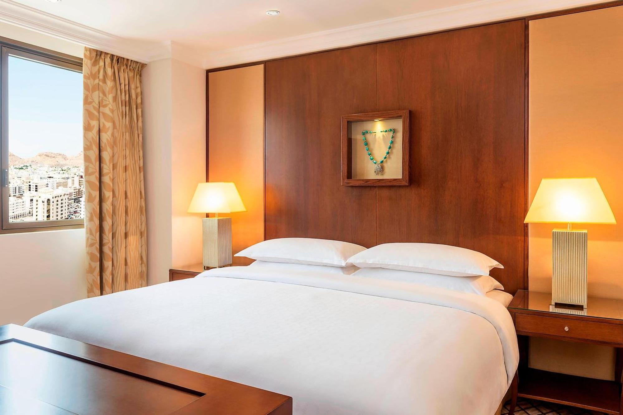 Sheraton Oman Hotel Maskat Exterior foto A bedroom at the hotel