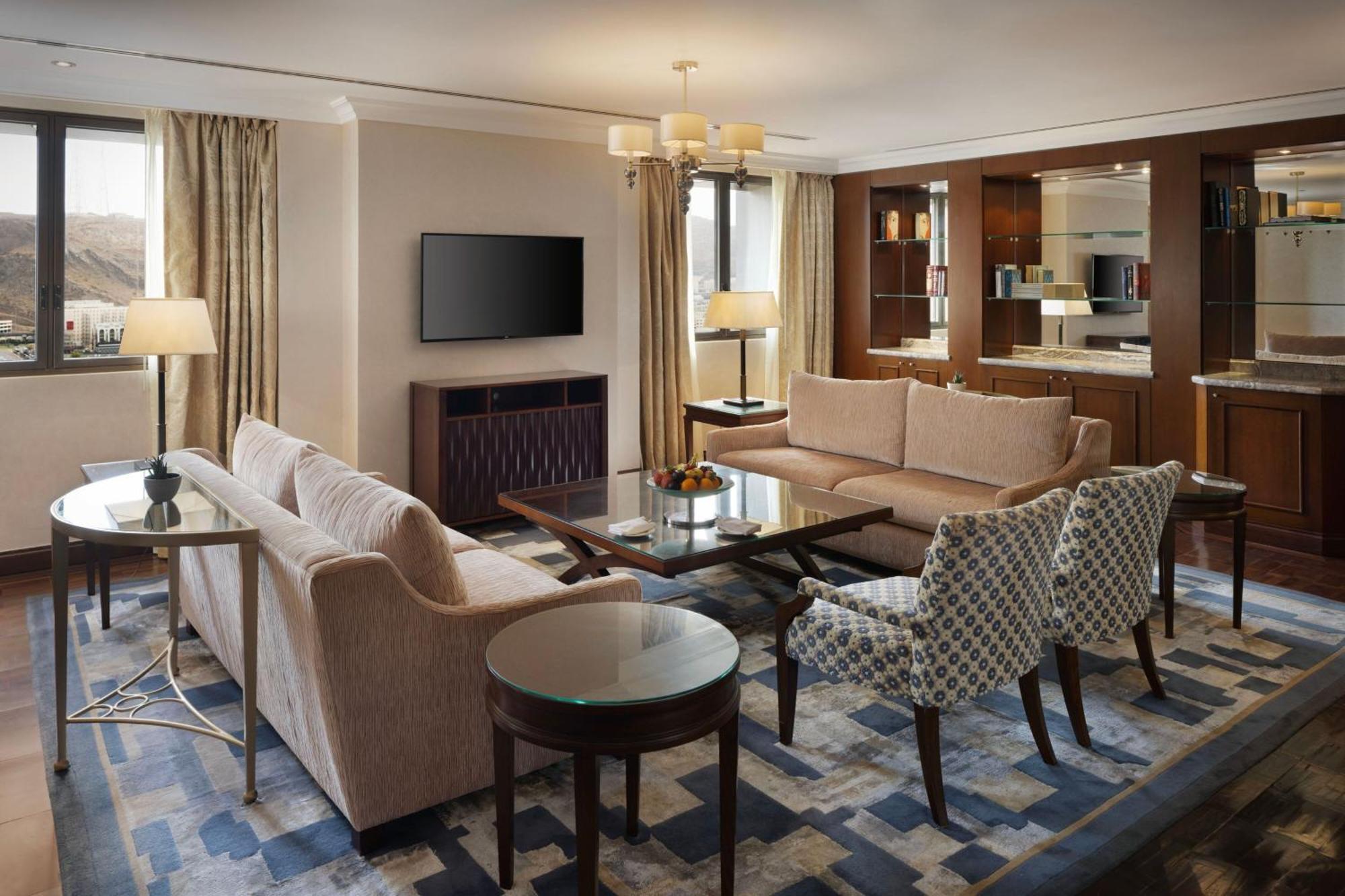 Sheraton Oman Hotel Maskat Exterior foto A living room at the hotel