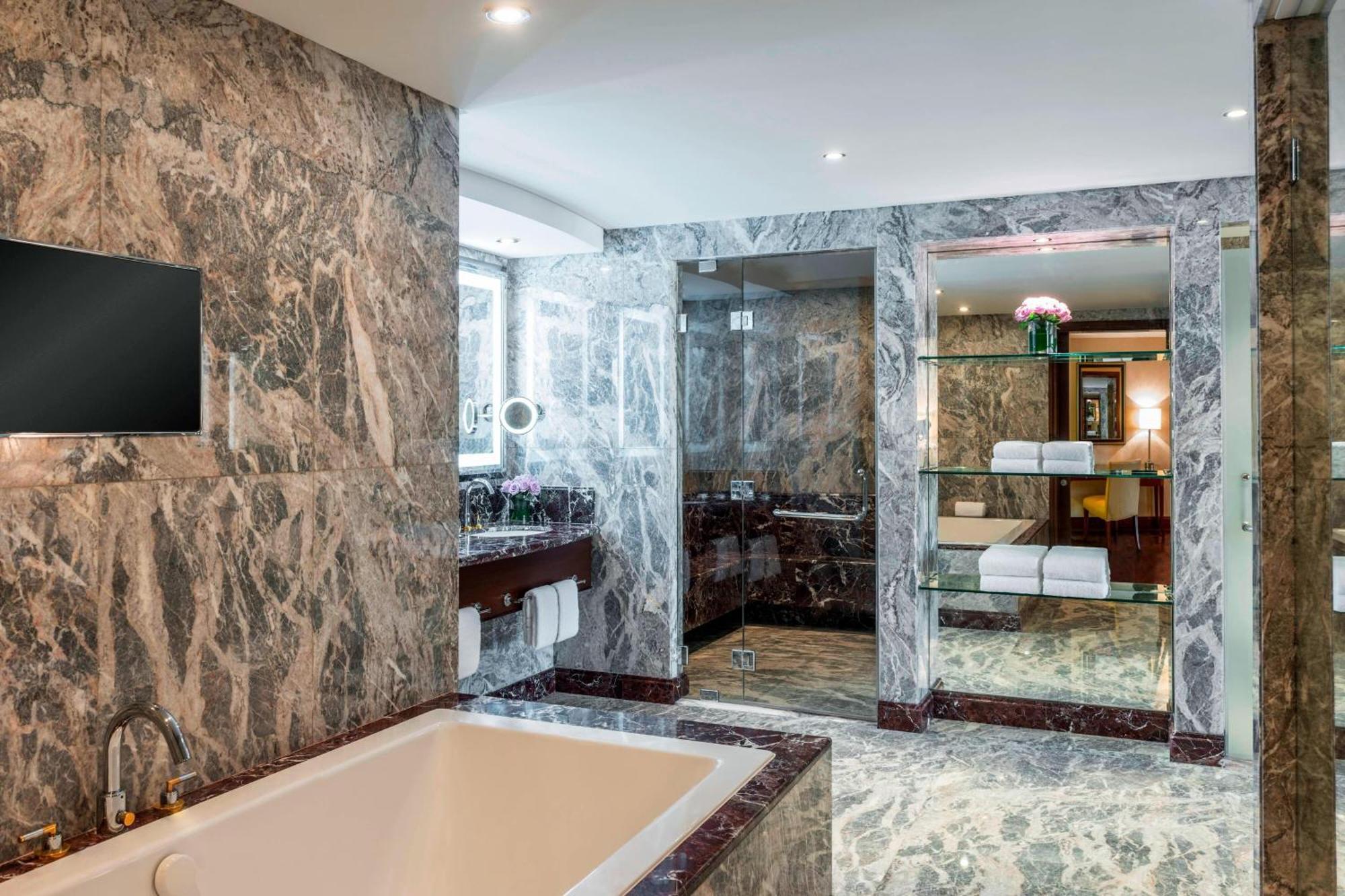 Sheraton Oman Hotel Maskat Exterior foto Bathroom