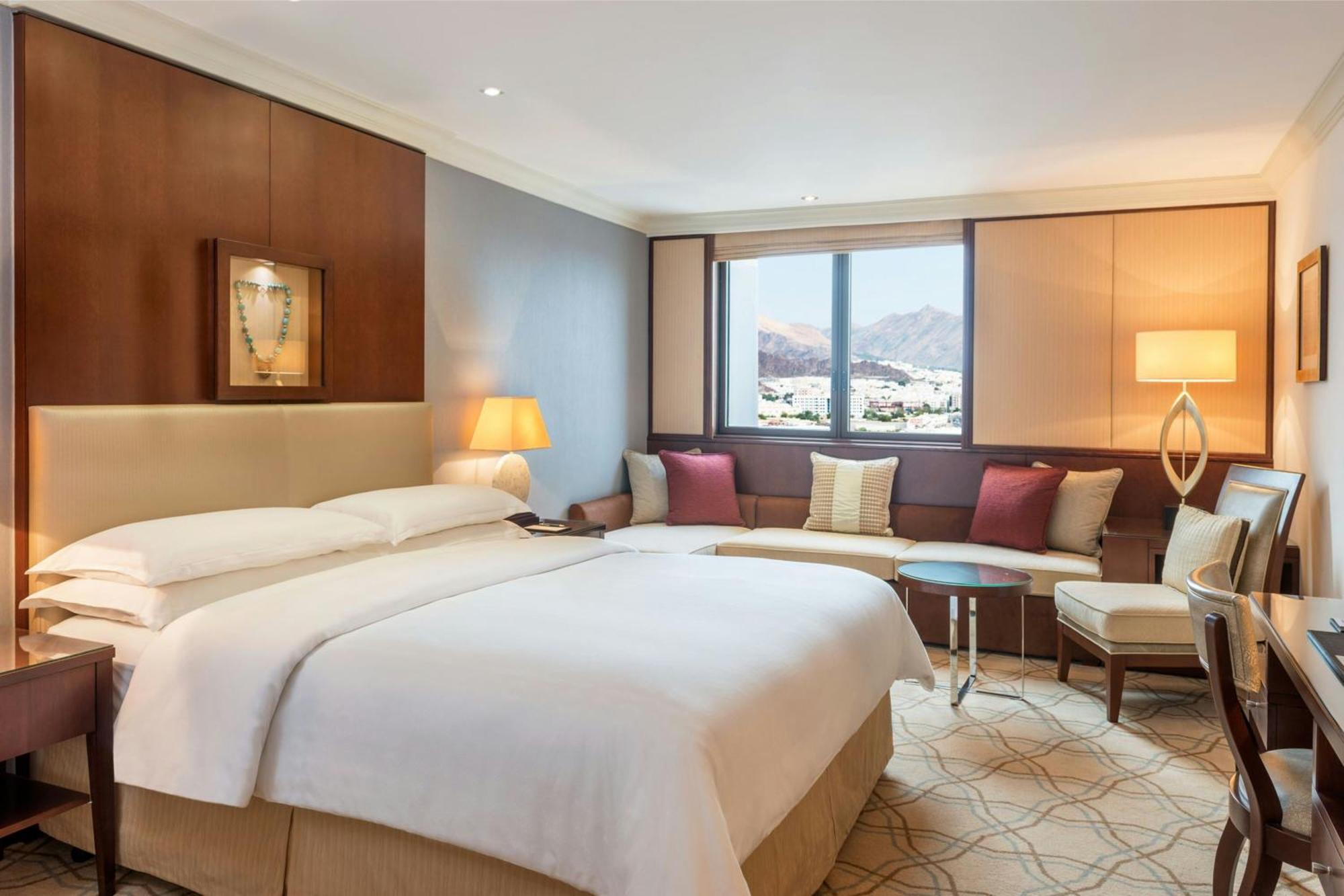 Sheraton Oman Hotel Maskat Exterior foto Deluxe Room